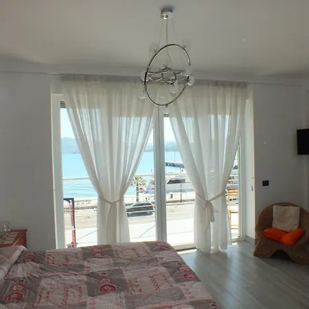 Apartment Seafront *